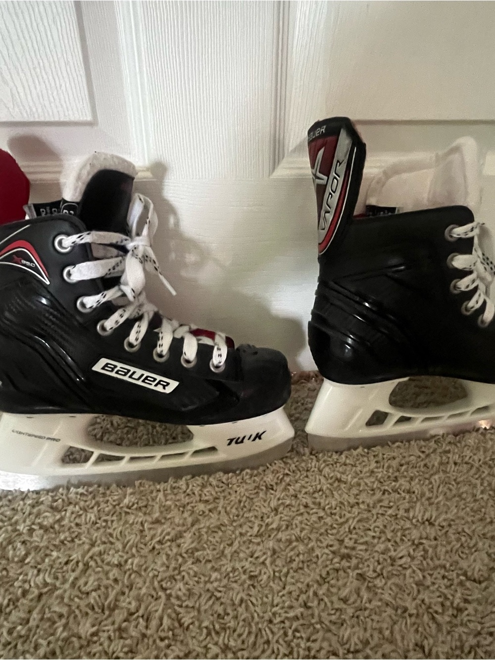 Negotiable Bauer vapor X50 hockey skates size 3